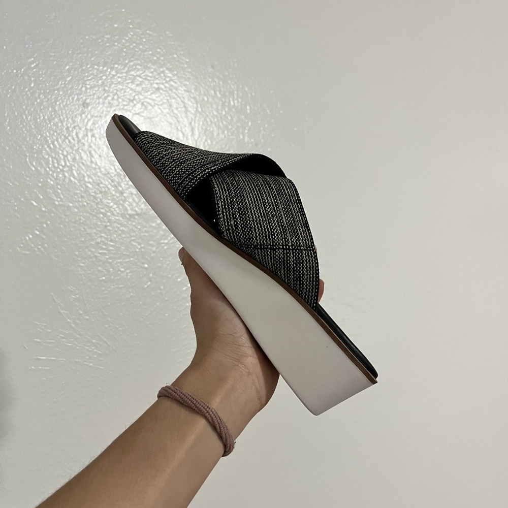 Ellen DeGeneres Women’s Svetlana Black Oatmeal Sandals Size 8.5